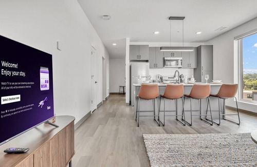 University Circle Apartment | Luxury & Calming 2BR | Cleveland Clinic