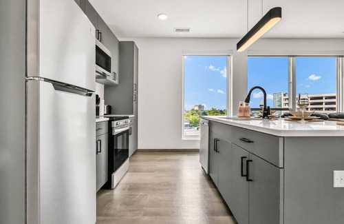 University Circle Apartment | Luxury & Calming 2BR | Cleveland Clinic