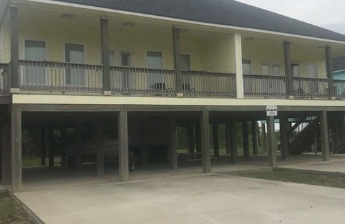 Hackberry House | Luxury camp with Incredible water views! Best fishing and crabbing around !
