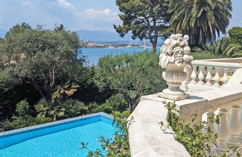 Cap-d'Antibes Villa | Luxury Cap d'Antibes villa with sea view, steps to the beachn