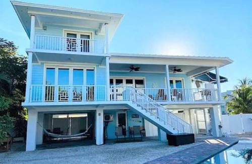 Pirates Cove House | Luxury Cape Cod Villa with pool and Tiki patio