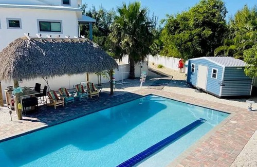 Pirates Cove House | Luxury Cape Cod Villa with pool and Tiki patio
