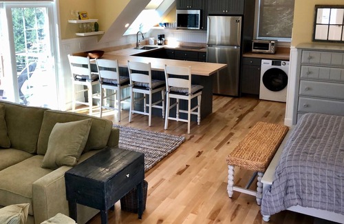 Boothbay Harbor Apartment | Luxury Carriage House Loft in Beautiful Spruce Point, Boothbay Harbor, Pets