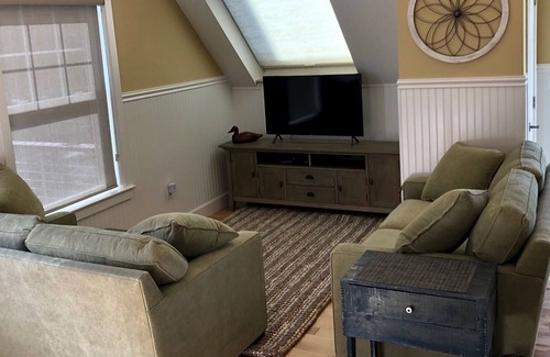 Boothbay Harbor Apartment | Luxury Carriage House Loft in Beautiful Spruce Point, Boothbay Harbor, Pets