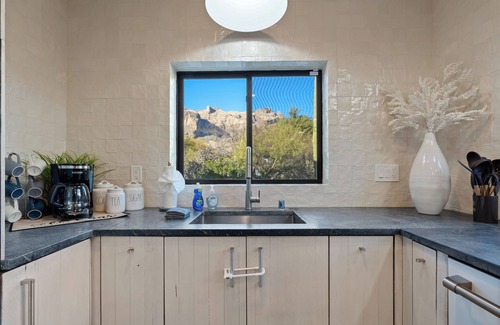 The Foothills House | Luxury Catalina Foothills Heated Pool and Spa Sleeps 16