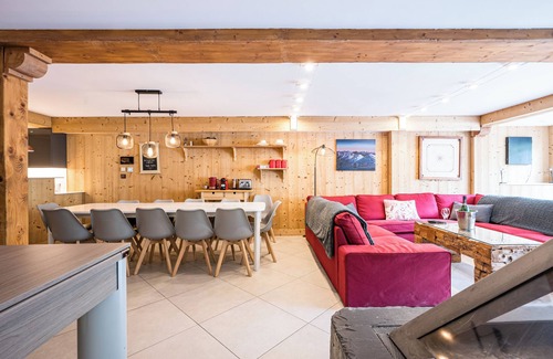 Les Bruyeres Ski Chalet | Luxury catered ski in ski out chalet