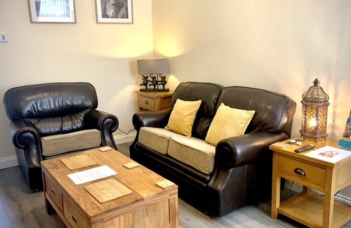 Sunderland House | Luxury Centrally Based Cottage,Free Parking/Netflix/Sky.Tv/Pet Friendly
