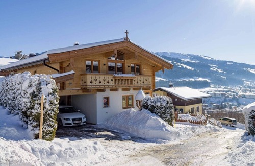 Kitzbuehel Ski Chalet | Luxury chalet 330 m² - Sauna, jacuzzi & mountain view for up to 14 people