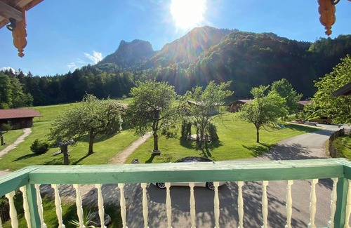 Ruhpolding Apartment | Luxury chalet category 1, 85sqm, 2 bedrooms, 2 bathrooms, fireplace, terrace with Jacuzzi