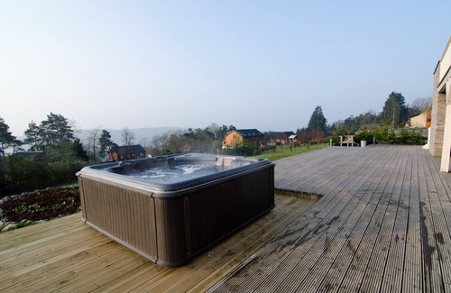 Septon Ski Chalet | Luxury chalet for 18 people with Jacuzzi, Sauna, BBQ, fireplace and wine bar.