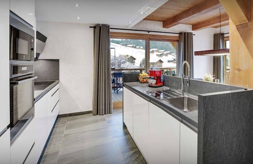 Le Chinaillon Ski Chalet | Luxury chalet with Jacuzzi, sunny terrace