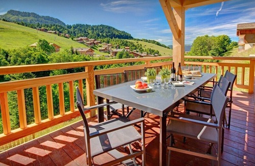 Le Chinaillon Ski Chalet | Luxury chalet with Jacuzzi, sunny terrace