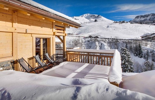 Le Chinaillon Ski Chalet | Luxury chalet with Jacuzzi, sunny terrace