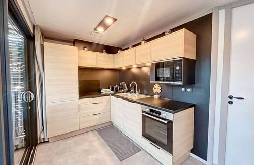 Jullouville Ski Chalet | Luxury Chalet, Heated Pool, WIFI, 6 Guests, Walk to Beach