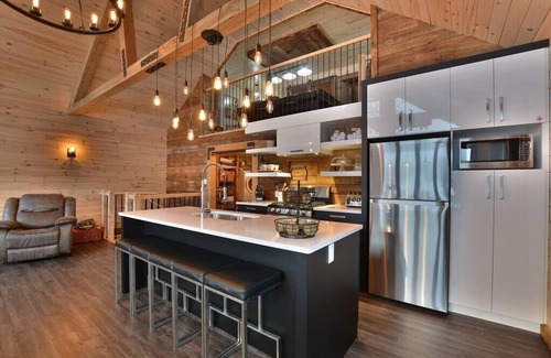 Lac-Simon Ski Chalet | LUXURY CHALET LA MERVEILLE