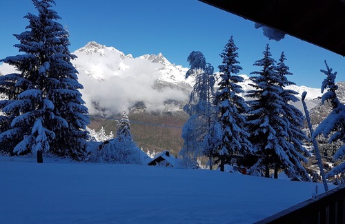 Oz Ski Chalet | Luxury chalet SKI-IN/SKI-OUT. Free wifi, sauna and beautiful view !