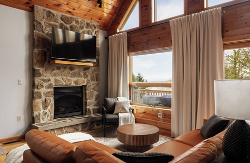 Swanton Cabin | Luxury Chalet: Views, Hot Tub, Sauna, Tesla EV