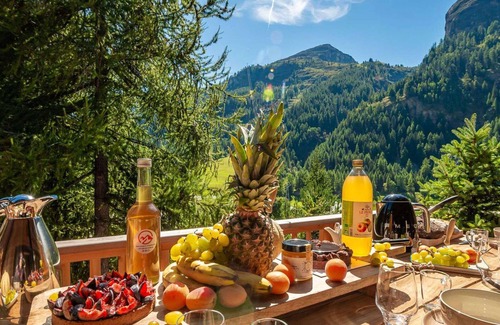 Les Brevieres Ski Chalet | Luxury Chalet with 6 Suites, Pool, Jacuzzi, and Sauna - Tignes