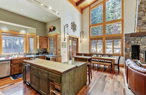Truckee House | Luxury Chalet with Hot Tub in Private Setting - Tahoe Donner by RedAwning