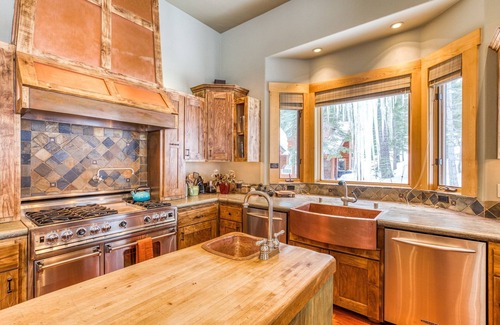Truckee House | Luxury Chalet with Hot Tub in Private Setting - Tahoe Donner by RedAwning