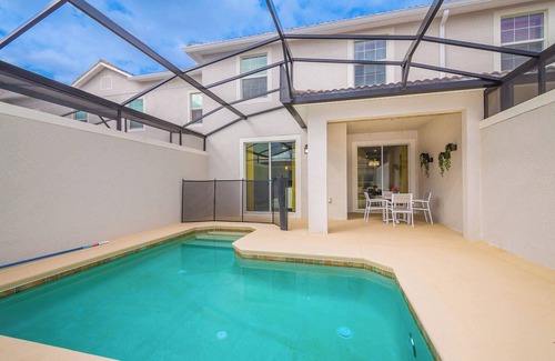 Davenport House | Luxury ChampionsGate Townhouse near Disney with Private Pool & Resort Access