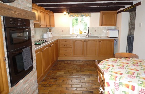 King's Lynn House | Luxury Character Barn With Private Indoor Heated Pool and Sky TV - Sleeps Max 16