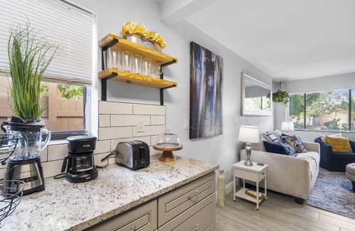 Southwest House | Luxury Chic Style Home near Downtown/Airport
