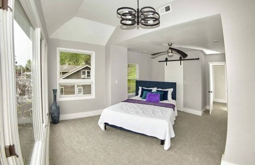 Covington House | Luxury Cincinnati City View Home