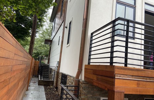 Cleveland Park Apartment | Luxury City 2bed/2bath Apt Sleeps 5 walk to Metro