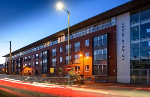 Queens Quarter Apartment | Luxury City Apartment| Underground Parking| 5*