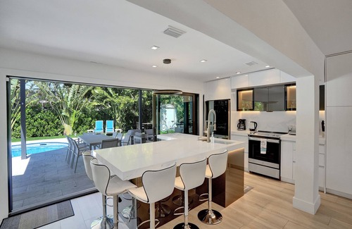 Boca Raton House | Luxury close to beach/heated pool and hot tub/pool table