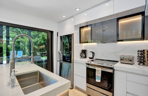 Boca Raton House | Luxury close to beach/heated pool and hot tub/pool table