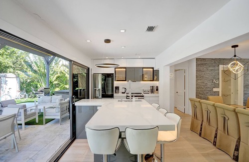 Boca Raton House | Luxury close to beach/heated pool and hot tub/pool table