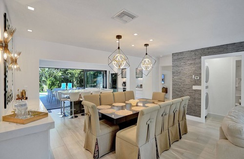 Boca Raton House | Luxury close to beach/heated pool and hot tub/pool table