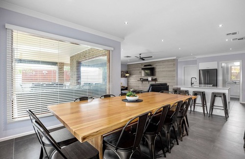 Tootgarook House | Luxury Coastal Escape - Spacious Group Accommodation