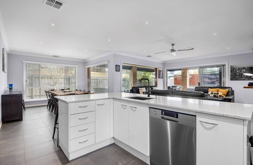 Tootgarook House | Luxury Coastal Escape - Spacious Group Accommodation