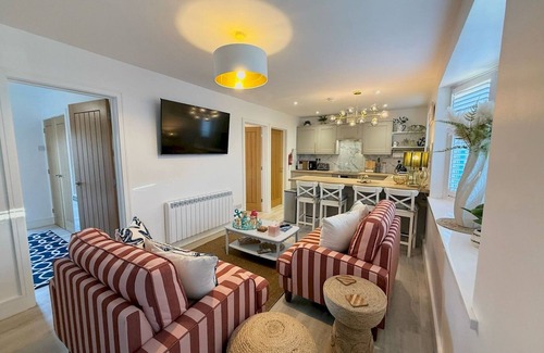 Mumbles House | Luxury Coastal Escape with Mumbles Lighthouse View | Pass the Keys