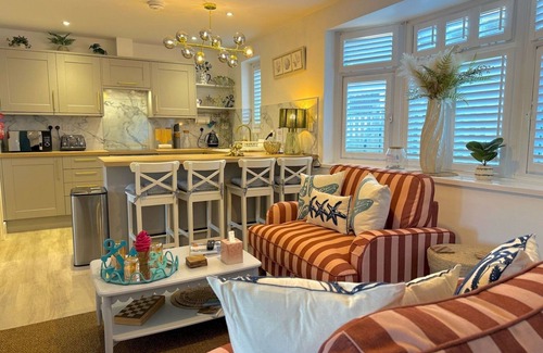 Mumbles House | Luxury Coastal Escape with Mumbles Lighthouse View | Pass the Keys