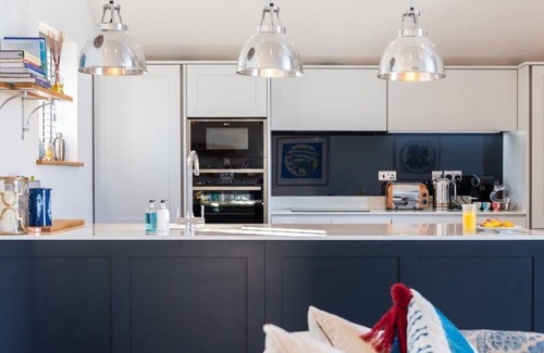 Mawgan Porth House | Luxury coastal house above stunning Mawgan Porth beach, 200m from the sand.