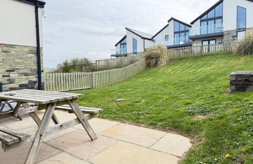 Mawgan Porth House | Luxury coastal house above stunning Mawgan Porth beach, 200m from the sand.