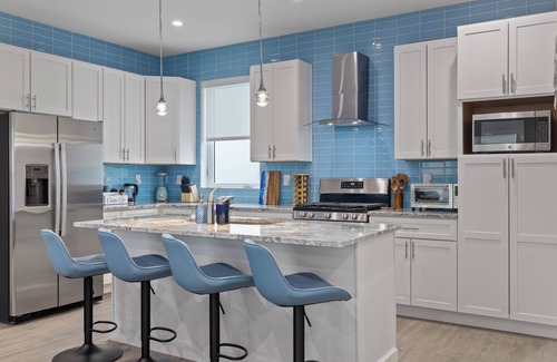 Largo House | LUXURY Coastal Modern Sunset Oasis with Beautiful ROOFTOP