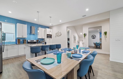 Largo House | LUXURY Coastal Modern Sunset Oasis with Beautiful ROOFTOP