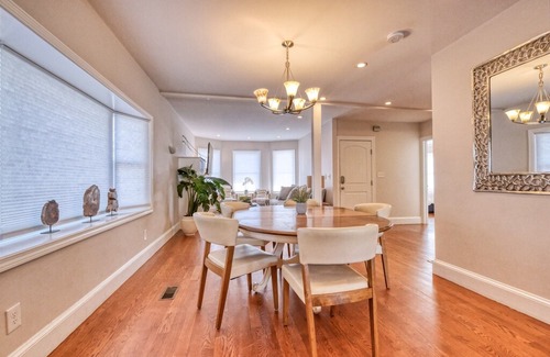 City Point House | Luxury & Comfort BEACHFRONT TOWNHOUSE #1 in South Boston