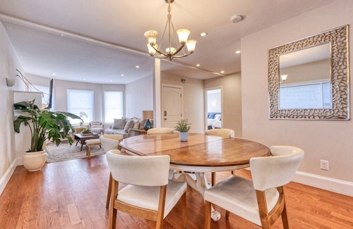 City Point House | Luxury & Comfort BEACHFRONT TOWNHOUSE #1 in South Boston