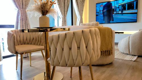 Sandown Apartment | Luxury, Comfort, & Unforgettable View of Sandton
