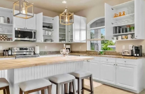 Yacht Club Villa | Luxury, Comfort & Waterfront Bliss – Welcome to Villa Del Rio
