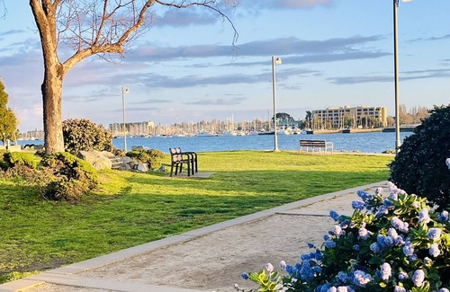 Jack London District Condo | Luxury condo 1 block to BART, one stop to SF, 1 mile to Jack London Square