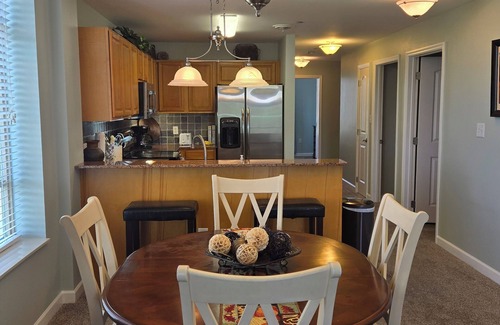 Sevierville Condo | Luxury Condo! 4 Miles To Dollywood, Easy Walk To Shops & Restaurants