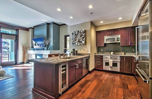 Truckee Condo | Luxury Condo at Ritz-Carlton Lake Tahoe - Ski-in & Ski-out