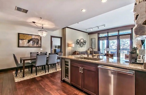 Truckee Condo | Luxury Condo at Ritz-Carlton Lake Tahoe - Ski-in & Ski-out